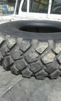 ยางรถตัก(ยาง\%) 365/80R20 สภาพสวยครับ ยางรถตัก(ยาง\%) 365/80R20 สภาพสวยครับ