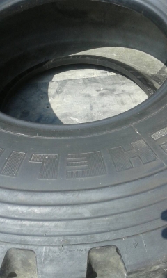 ยางรถตัก(ยาง\%) 365/80R20 สภาพสวยครับ ยางรถตัก(ยาง\%) 365/80R20 สภาพสวยครับ