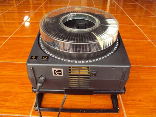 เครื่องฉายสไลด์แบบถาดหมุน