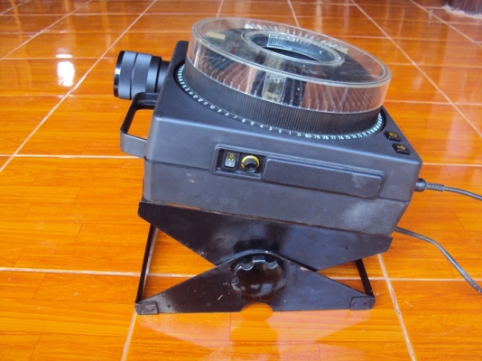 เครื่องฉายสไลด์แบบถาดหมุน