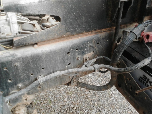 รถฮีโน่ 6 ล้อดั้ม ทูโถ้ 136 แรงม้า. ปี 50.  ( รถวิ่ง 15x,xxx กม. )    สนใจติดต่อ  081 - 6079515