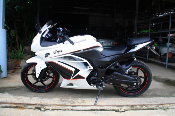 ขาย KAWASAKI NINJA 250 ขาว ปี 2011 สวยๆ ทะเบียนแท้พร้อมโอน 77000