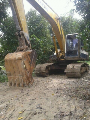 KOMATSU 200-5 รถพร้อมใช้ เครื่องดี ช่วงล่างดี แอร์เย็น รถใช้งานอยู่ โทร 0937282709