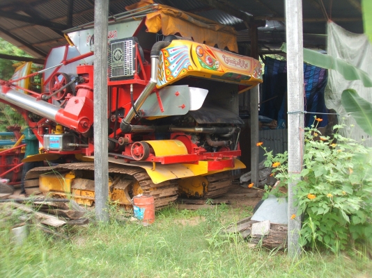 รับสมัครคนขับรถเกี่ยวข้าว ไอ้หนุ่มไวไฟ ปี 57 สภาพดี ต้องการคนขับไร่ละ 50 บาท และมีพิเศษต่างหากถ้าขยัน