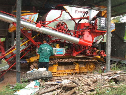 รับสมัครคนขับรถเกี่ยวข้าว ไอ้หนุ่มไวไฟ ปี 57 สภาพดี ต้องการคนขับไร่ละ 50 บาท และมีพิเศษต่างหากถ้าขยัน