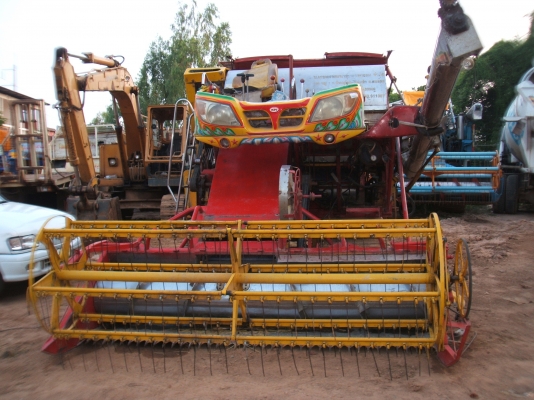 ขายรถเกี่ยวข้าวเกษตรพัฒนาเจ้าช้างไวไฟ อุ้ม 2.5 ตัน ตัวเดิน 12 HT เครื่องยนต์มิตซู 6D17