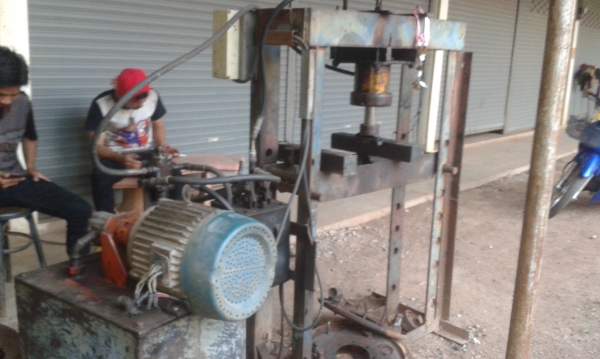 ขายแท่นอัดโฮดรอลิค30ตัน