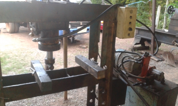 ขายแท่นอัดโฮดรอลิค30ตัน