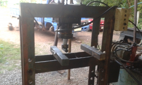 ขายแท่นอัดโฮดรอลิค30ตัน