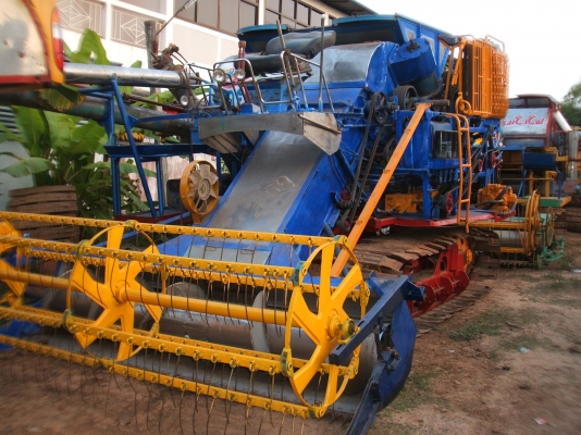 ขายรถเกี่ยวข้าวมดตะนอย (ไทยเส็งยนต์) เครื่องยนต์นิสสัน MD92 ตัวเดิน 12 HT ปั้มไดกิ๊นส์เบอร์ 23