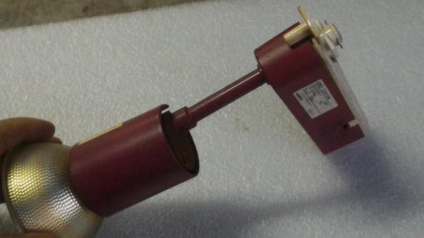 ชุดโครมไฟส่องงานโชว์ต่างๆ แบบใส่รางไฟ ตัวหลอดที่ให้มาเป็นไฟ 12 V. ขนาด 75 W. (ให้ 10 ชุดเลย)