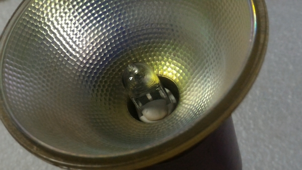 ชุดโครมไฟส่องงานโชว์ต่างๆ แบบใส่รางไฟ ตัวหลอดที่ให้มาเป็นไฟ 12 V. ขนาด 75 W. (ให้ 10 ชุดเลย)