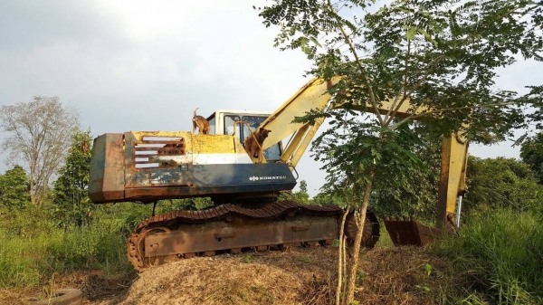 ขายตามสภาพแบคโฮ KOMATSU PC200-5 เครื่องพังเสื้อสูบทะลุ ช่วงล่างดี ซ่อมเครื่องอย่างเดียวใช้งานได้เลย เอกสารสัญญาซื้อขาย ราคาต่อรองได้ครับ