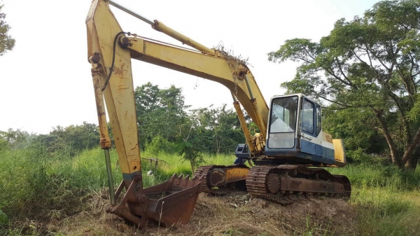 ขายตามสภาพแบคโฮ KOMATSU PC200-5 เครื่องพังเสื้อสูบทะลุ ช่วงล่างดี ซ่อมเครื่องอย่างเดียวใช้งานได้เลย เอกสารสัญญาซื้อขาย ราคาต่อรองได้ครับ
