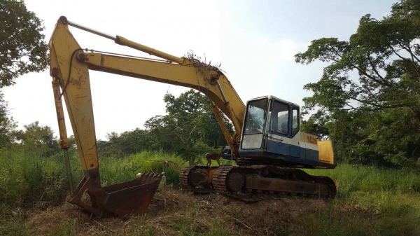 ขายตามสภาพแบคโฮ KOMATSU PC200-5 เครื่องพังเสื้อสูบทะลุ ช่วงล่างดี ซ่อมเครื่องอย่างเดียวใช้งานได้เลย เอกสารสัญญาซื้อขาย ราคาต่อรองได้ครับ