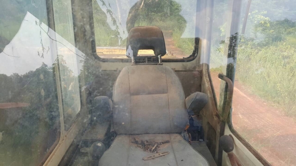 ขายตามสภาพแบคโฮ KOMATSU PC200-5 เครื่องพังเสื้อสูบทะลุ ช่วงล่างดี ซ่อมเครื่องอย่างเดียวใช้งานได้เลย เอกสารสัญญาซื้อขาย ราคาต่อรองได้ครับ