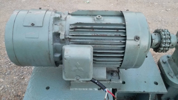 ******** Sold Out!! ******** ชุดส่งกำลังมอเตอร์เกียร์มีเบรคในตัว Mitsubishi 5 HP. Japan อัตราทด 1:15 ไฟ 380V. งานนอกโครงสร้างแข็งแรง ใหม่เก่าเก็บ มี 2 ตัว