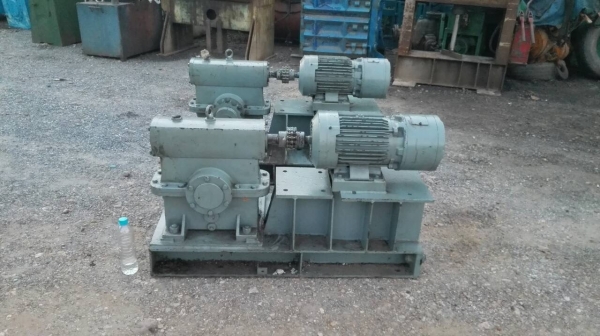 ******** Sold Out!! ******** ชุดส่งกำลังมอเตอร์เกียร์มีเบรคในตัว Mitsubishi 5 HP. Japan อัตราทด 1:15 ไฟ 380V. งานนอกโครงสร้างแข็งแรง ใหม่เก่าเก็บ มี 2 ตัว