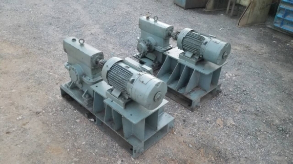 ******** Sold Out!! ******** ชุดส่งกำลังมอเตอร์เกียร์มีเบรคในตัว Mitsubishi 5 HP. Japan อัตราทด 1:15 ไฟ 380V. งานนอกโครงสร้างแข็งแรง ใหม่เก่าเก็บ มี 2 ตัว