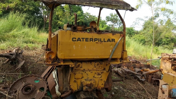 ขายตามสภาพแทรคเตอร์ CAT D4E ช่างถอดอะไหล่ว่าจะซ่อมแต่ทำไม่เสร็จ อะไหล่และอุปกรณ์มีครบ ขายตามสภาพแทรคเตอร์ CAT D4E ช่างถอดอะไหล่ว่าจะซ่อมแต่ทำไม่เสร็จ อะไหล่และอุปกรณ์มีครบ