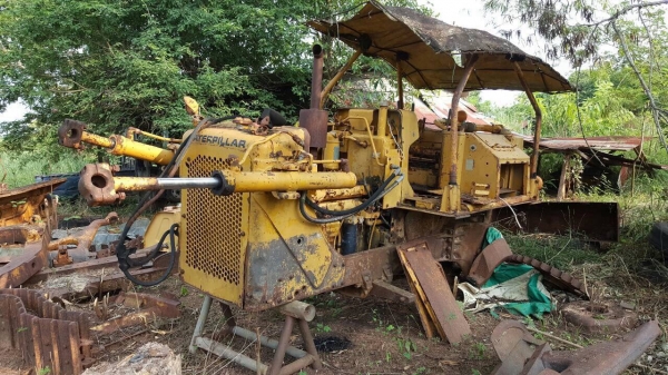 ขายตามสภาพแทรคเตอร์ CAT D4E ช่างถอดอะไหล่ว่าจะซ่อมแต่ทำไม่เสร็จ อะไหล่และอุปกรณ์มีครบ