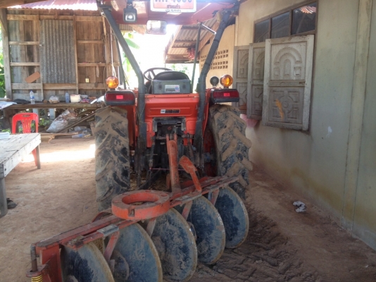 ขายKUBOTA36แรง อุปกร2ชิ้น สภาพสวยมาก ทำงาน3900ชม