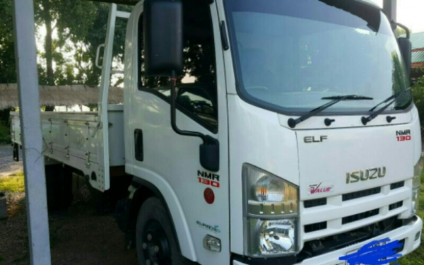 หกล้อ อีซูซุ NMR130ปี54ยาว4.30ม สภาพนางฟ้าสวยบางเดิมทั้งคนไม่มีตำนิ ทะเบียนพร้อมโอน ราคา 745,000บ ต่อรองได้