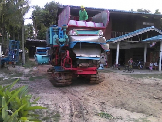 ขายรถเกี่ยวศักดิ์พัฒนา เครื่อง195เทอร์โบอีซูซุ เทรลเลอร6ล้อหัวยาว สภาพร้อมใช้งานเอกสารพร้อม