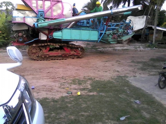 ขายรถเกี่ยวศักดิ์พัฒนา เครื่อง195เทอร์โบอีซูซุ เทรลเลอร6ล้อหัวยาว สภาพร้อมใช้งานเอกสารพร้อม