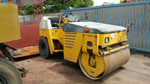 รถบด SAKAI TS250 ราคา 650,000 บาท.