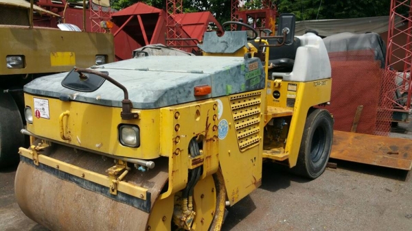 รถบด SAKAI TS250 ราคา 650,000 บาท. รถบด SAKAI TS250 ราคา 650,000 บาท.