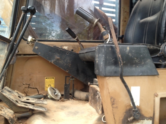 CAT รถแบคโฮ รุ่น EL200 B