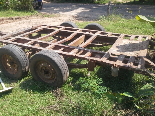 ขายเทเลอร์บรรทุก 4 ล้อ มีแหนบซับทั้ง 4  ล้อ ถูกๆ บรรทุกแบ็คโฮเล็กและรถเกี่ยวข้าวได้