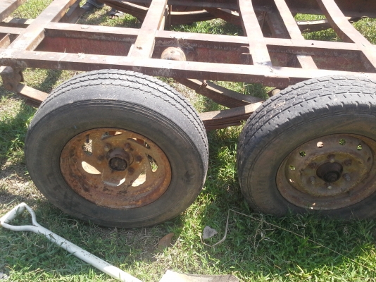 ขายเทเลอร์บรรทุก 4 ล้อ มีแหนบซับทั้ง 4 ล้อ ถูกๆ บรรทุกแบ็คโฮเล็กและรถเกี่ยวข้าวได้ ขายเทเลอร์บรรทุก 4 ล้อ มีแหนบซับทั้ง 4 ล้อ ถูกๆ บรรทุกแบ็คโฮเล็กและรถเกี่ยวข้าวได้