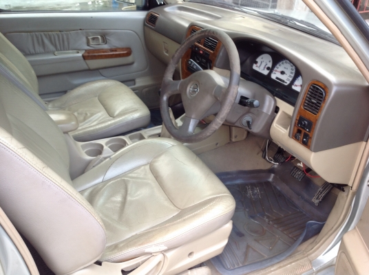 นิสสัน ฟรอนเทีย สี่ประตู เครื่อง 3000 ZDII