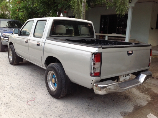 นิสสัน ฟรอนเทีย สี่ประตู เครื่อง 3000 ZDII