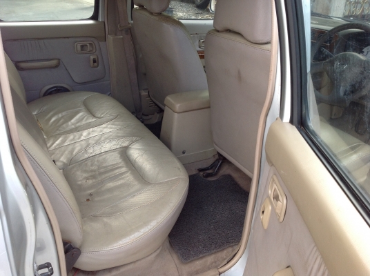 นิสสัน ฟรอนเทีย สี่ประตู เครื่อง 3000 ZDII