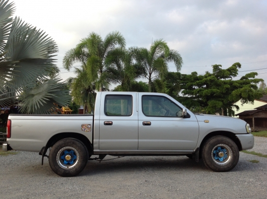 นิสสัน ฟรอนเทีย สี่ประตู เครื่อง 3000 ZDII