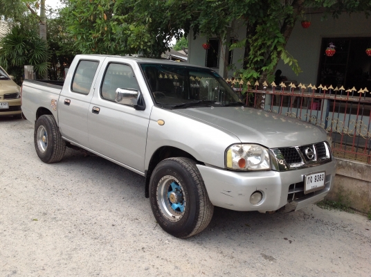 นิสสัน ฟรอนเทีย สี่ประตู เครื่อง 3000 ZDII