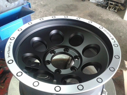 ขายแม็กใหม่พร้อมยางใหม่  แม็กเลนโซ่ ขอบ16 แนวออฟโรดสวยๆ