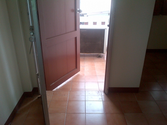 ขายบ้านทาวน์เฮาส์ 28 ตรว โทร 0906208746