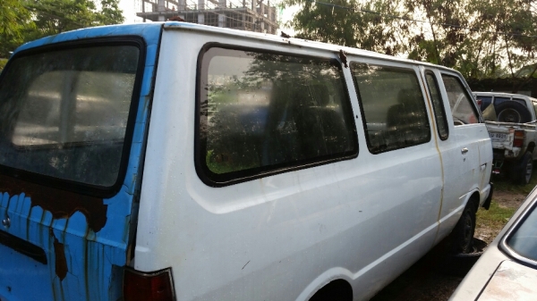 รถตู้นิสสันแวนเน็ต เครื่องดีเซล ทะเบียนแจ้งจอด เอกสารโอน ขับได้ 23,000 บาท