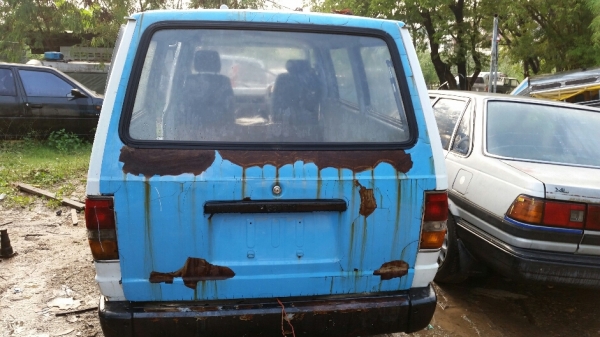 รถตู้นิสสันแวนเน็ต เครื่องดีเซล ทะเบียนแจ้งจอด เอกสารโอน ขับได้ 23,000 บาท