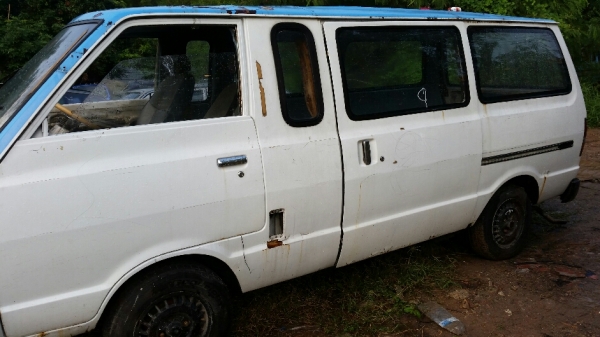 รถตู้นิสสันแวนเน็ต เครื่องดีเซล ทะเบียนแจ้งจอด เอกสารโอน ขับได้ 23,000 บาท