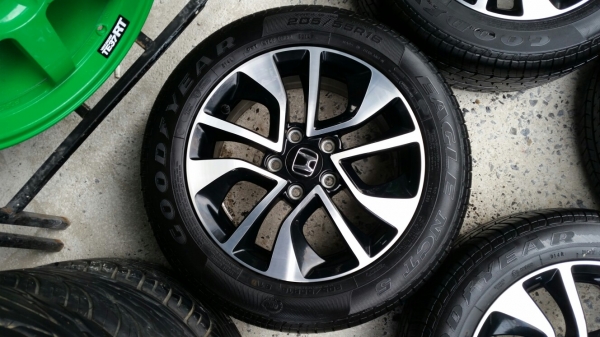 ล้อแม็กพร้อมยางป้ายแดง civic
