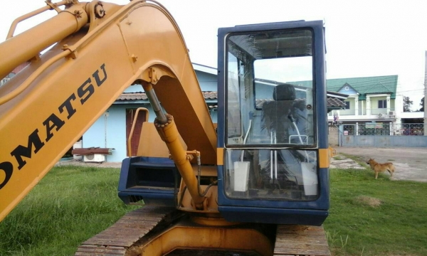 ขาย KOMATSU PC60-5  เก่าใน  สภาพพร้อมใช้   สนใจโทร 089-3818694  ดวงนภา