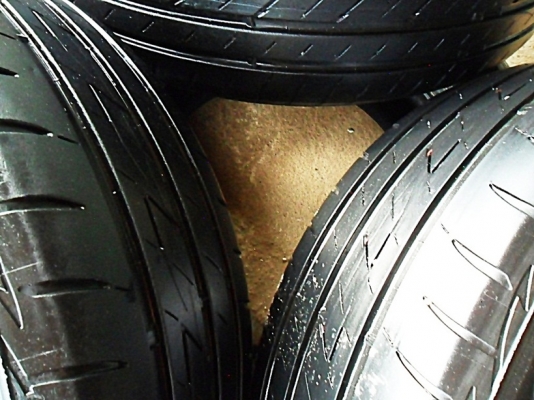 ยางปี14 บริดสโตน215-60-R16 ลงพื้นปลายปี14 เส้นละ900