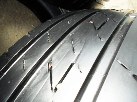 ยางปี14 บริดสโตน215-60-R16 ลงพื้นปลายปี14 เส้นละ900