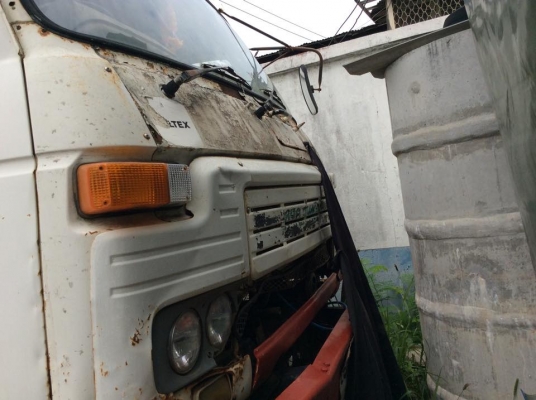 รถ 10 ล้อบรรทุกน้ำ Nissan UD 1 เพลา เครื่อง 175