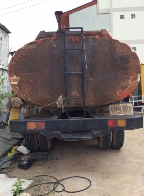 รถ 10 ล้อบรรทุกน้ำ Nissan UD 1 เพลา เครื่อง 175